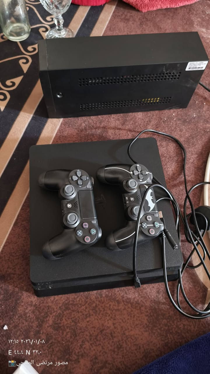 السلام عليكم بلاي 4 مهكر البلاي بقدامكم نظيف ما مفتوح بلاي بيه العاب اكثر من 10 لعباتن البلاي مهكر سليم بيدتين غراضه كامله شرط ما مفتوح ما مصلح يوميات وياي يجي السعر 285 وبمجال*********** هذا الرقم بوساب بيكم خير تدللون
