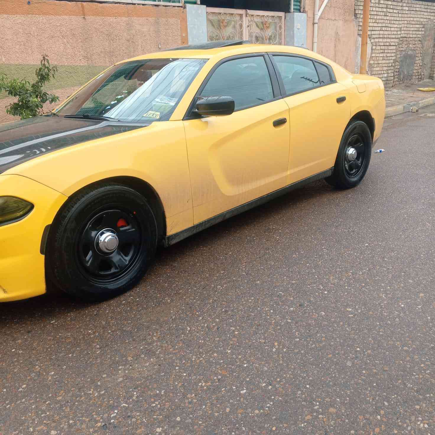 سلام عليكم 
جارحر موديل 2020للبيع 
السياره فول مواصفات عده الشفتات
فت sxt 
السياره خطه موصل بغداد 
بيه منضومه غاز 60 لتر 
حادث الساره تكمه خلفيه 
اليسياره ماتصرف عليه ربع   دينار جازه 
مكان السياره بغداد
رقمرصاحبه ***********
 السعر 220 وبيه مجال  مامتوفر بل فيس اتصل على الرقم
