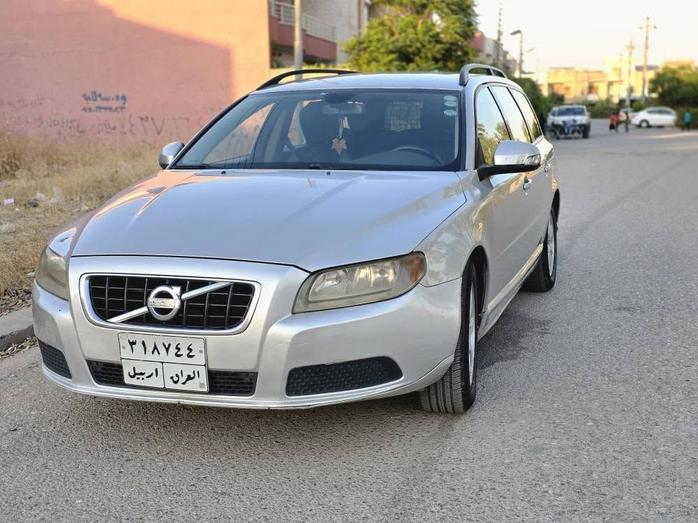 ڤاڵڤۆ 2011

 گێڕ و مەکینە وتەبرید بەشەرتە

دەرگا و چامرغی پێشەوە لای سەکن پەمپە بێ ژۆرێ پێش و پشت کەپسە

سوکان ڤۆلیۆم تەبرید مەرکەزی دوو زۆن و کوشین هیتەر و کۆمەڵێک مواسەفاتی تری هەیە 

11 وەرەقە غرامەی لەسەرە  
*********** أربيل, العراق
