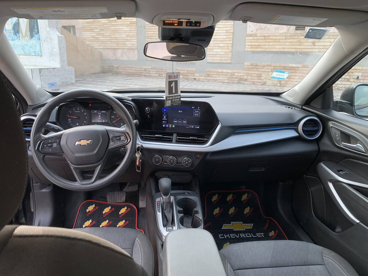 السلام عليكم
شوفرليت تراكس 2024 
وارد امريكي - الشكل الجديد 
حادثها باب الخلفي وراجع بارد 
وبيها بارد مكانات صغيرة  
السيارة على وضع الشركة ما مبدل بيها اي شي 
محرك 1200 تيربو  3 سلندر 
عداد المسافة: 33 الف 
المواصفات:
سايد بريك بصمه 
تحكم ستيرن
شاشة لمس + ابل كار بلي 
لايت زنون 
منفذ تايبسي + usb
رادار امامي+خلفي+جانبي 
تحديد مسار
مثبت سرعه 
مانع تصادم
توقف ذاتي اوتو ستوب 
السعر  155 وبيها مجال 
مكانها المعقل 
***********
