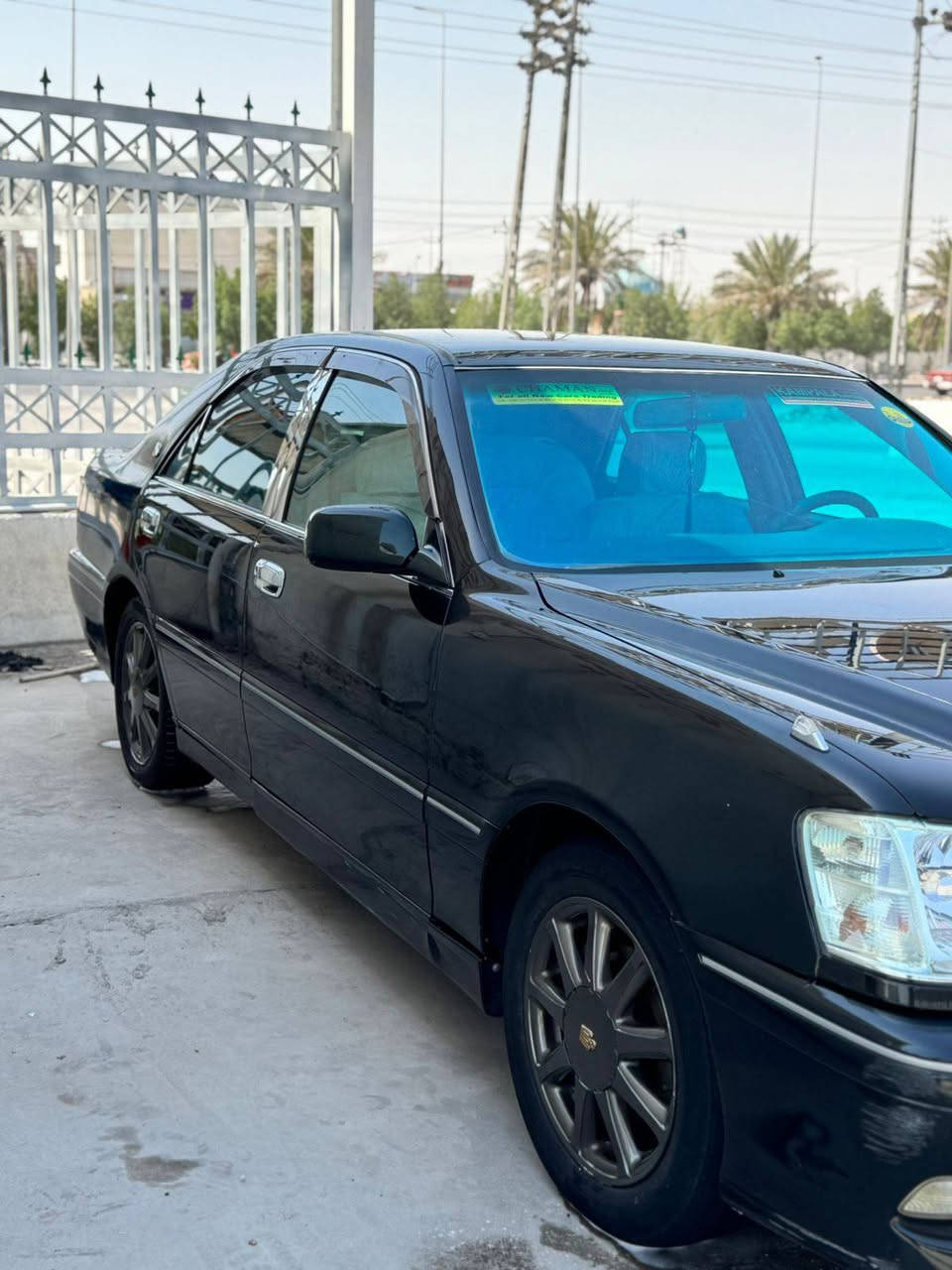 السلام عليكم كرون ملكه البيع ومراوس حسب قناعه موديل 2000 دخول جديد قرار 48 رقم بصره دولي مكينه ديفور كبير كير خارطه مرقوب 3 دكم كرستال اصل  تخم تاير حداده كله جديد ع وضع شريكه سياره كصه قماره ولباقي كفاله عامه السعر 120 وبيها مجال العنوان البصره الزبير رقم لهاتف ***********
