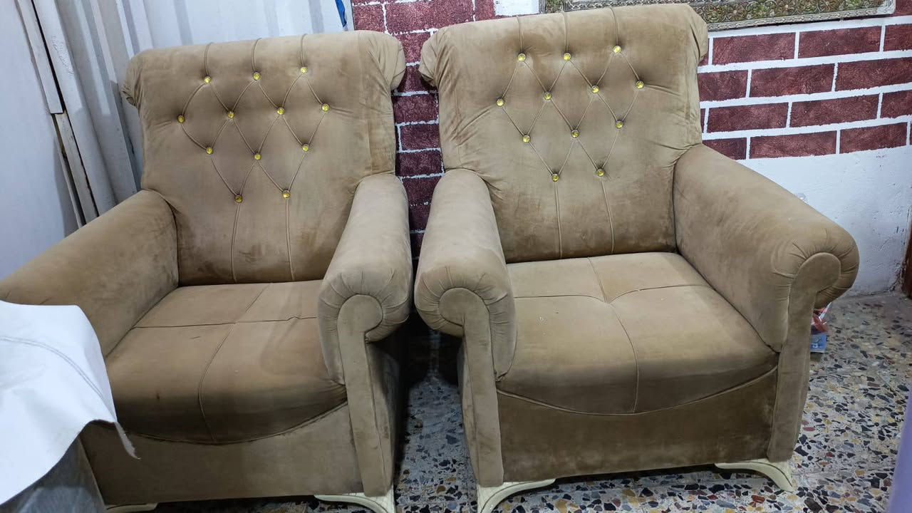 السلام عليكم كراسي عدد ٢ مستعمل شي قليل للبيع مكاني بغداد الأمين الثانيه ***********
