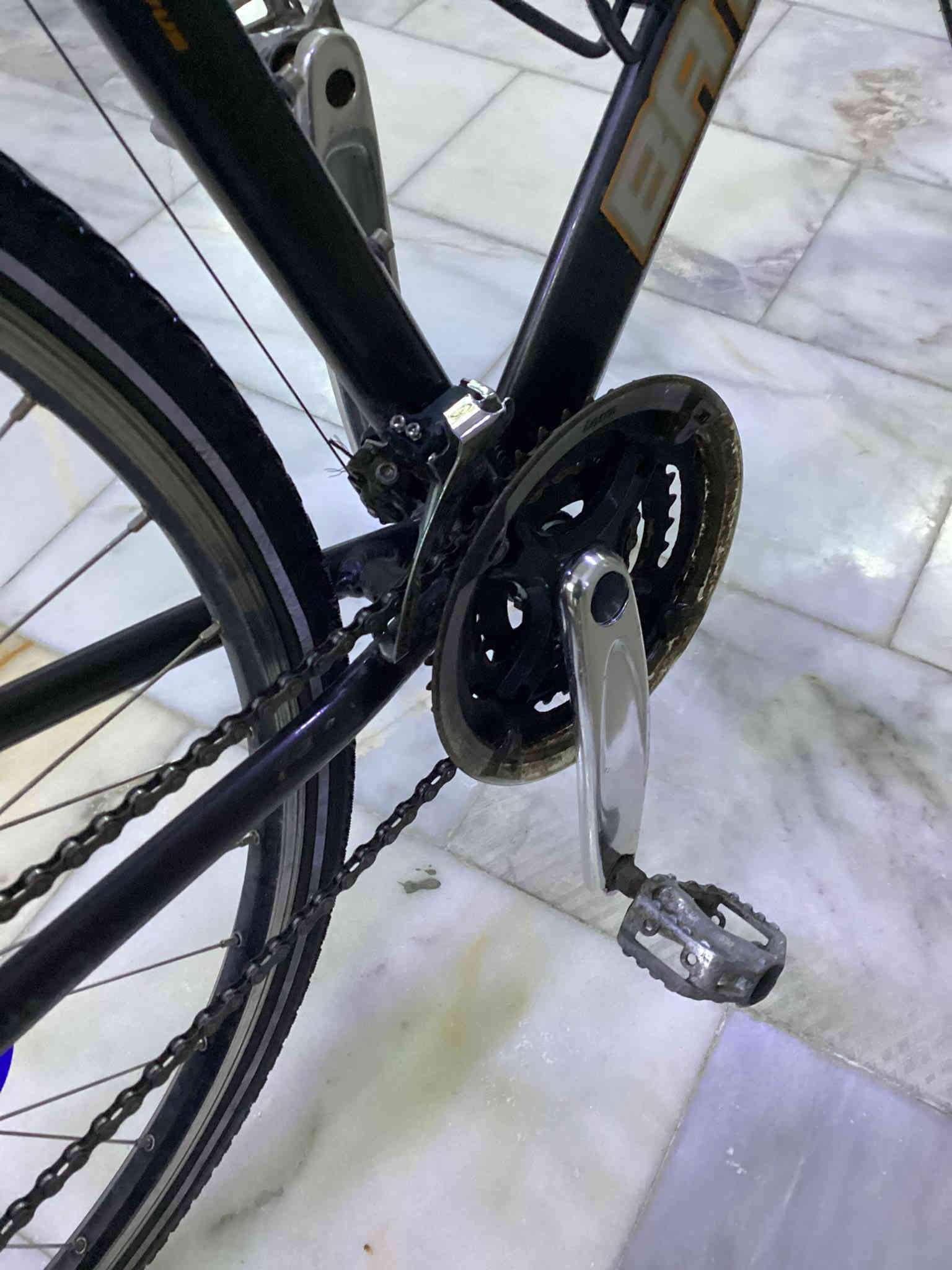 السلام عليكم بايسكل c700ترحال مسافات طويله الامنيوم وحديد خفيف الوزن البايسكل كامل من كلشي سعر ٢٠٠وبي مجال مكاني كربلاء چاير ***********
