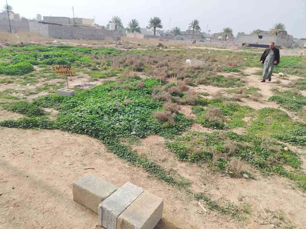 السلام عليكم توجدقطعة أرض مساحه 200متروجه  عشره متر ونزال 20متر الموقع منطقة العثمانيه خلف الصناعه الثالثه قرب مجسر الرازي السعر 20مليون منطقه مبنية  ومخدومه قرار117 لل استفسار ***********
