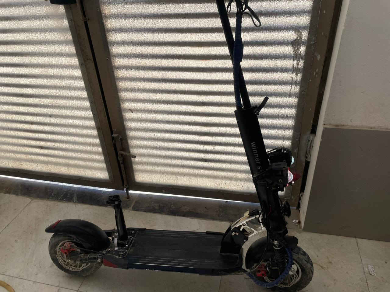 سكوتر للبيع السعر 450و المواصفات 3بطاريات و ٣ سرعات و السرعة ٦٠ يمشي ٦٠كم هورن اشارة يمين يسار و اضائة زنون تاير جبلي + مقعد يتحول الى دراجة +رماش +شاشة ذكية+تقيس السرعة والنسبة للشحن + والكيلوات + بصمتين + مفتاحين + بريك امامي خلفي +قفل من خلال البصمة ونمط القفل والفتح من المفتاح و السويج+ستاند لتوقيف الاسكوتر +دبلات مقاومة ل الحفريات والطسات+ يتحمل ١١٥كيلو + جديد استخدام ٣اشهر جديد +الموقع شارع فلسطين المهندسين


**إذا كنت صاحب هذا الإعلان وتريد حذفه لأي سبب، رجاءا أرسل رسالة إلى الدعم الفني**