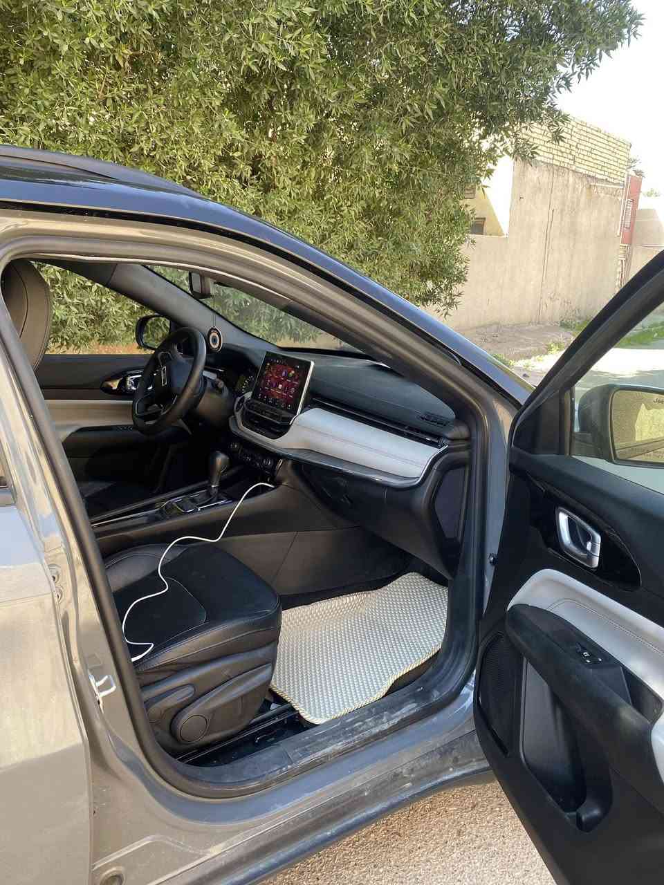 سلام عليكم
Jeep compass 2024 Limted 
جيب كومباس لمتد 
موديل 2024
دخول جديد 25
السياره فول عدا بانوراما 
رادار ومثبت مسار موجود بيها 
مانع تصادم امامي وخلفي
حساسات خلفيه
كشنات تدفئه
شاشه كبيره وليس صغيره
شكل الجديد محرك 2000 تيربو تنسى صرف بانزين 
وشلعه وانطلاقه ما شاء الله
رقم فحص مؤقت سعرها١٧٠ وبيه مجال للطيبين
امانه الله نقصها بس غاز تبريد 
سياره كامله من الاخير ومصروف عليها
حادثها بس بنيد فقط!!
موجود فقط واتساب ورقم 
***********
