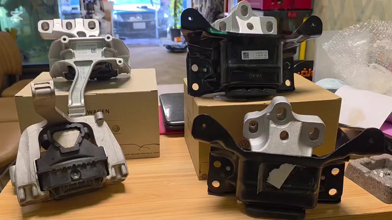 فرق التجاري والاصلي 
#فرق سعر جودة عالية جدا 
#فرق ضمان سنة او 3سنوات على اغلب القطع 
#تريد اصلي موجود 
#تريد صيني موجود 
صلاح كولف لتجارة قطع غيار السيارات والصيانة 
***********
