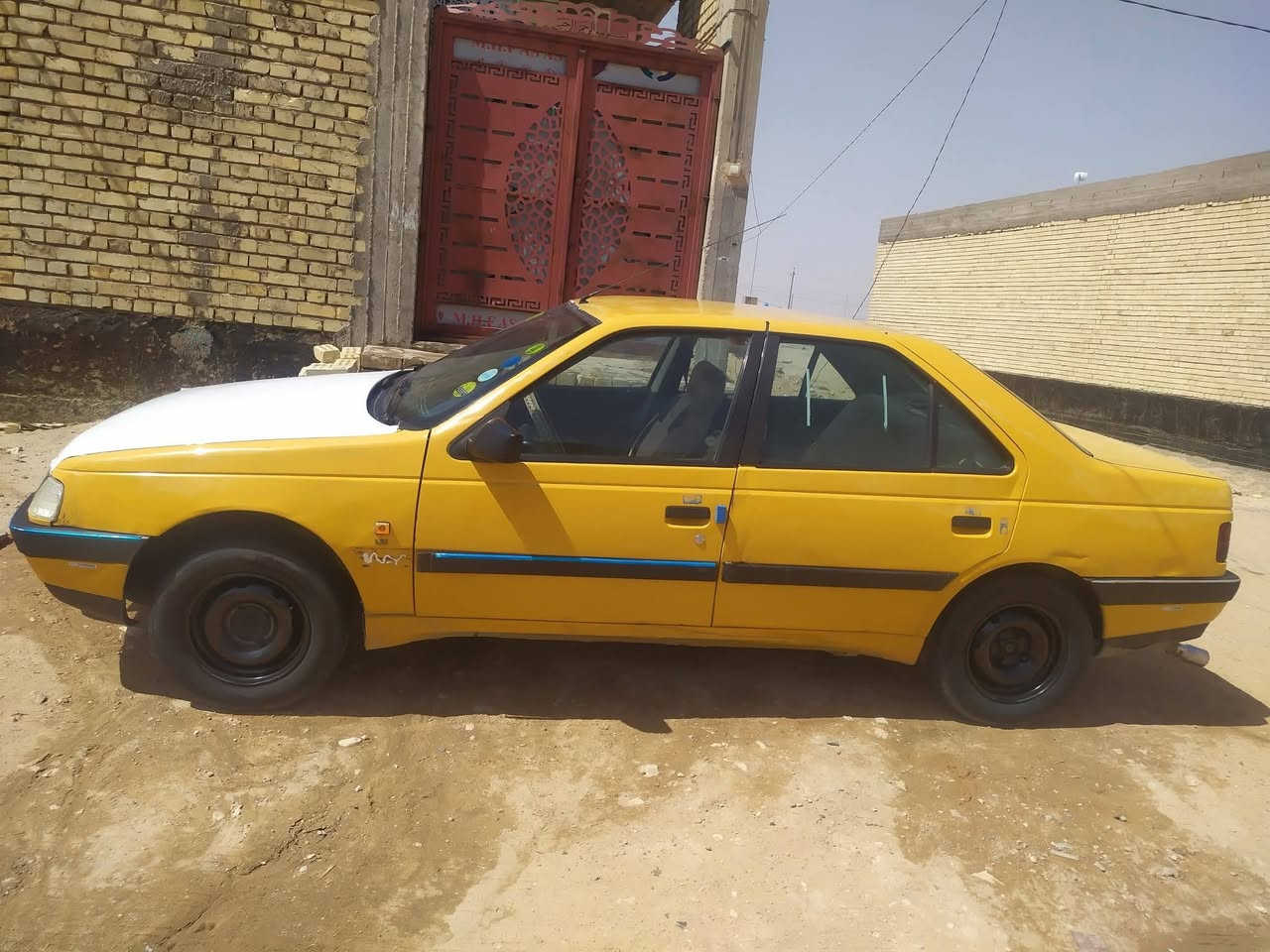 السلام عليكم للبيع بيجو 405 موديل 2012  رقم نجف الماني مكفوله من الضربه كير محرك تبريد حداديه تخم تاير باتري جديد السعر28 وبيه مجال عنوان النجف حي النداء رقم الموبايل *********** الشراي يتصل وبي خير ويدلل
