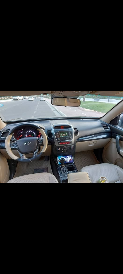 كيا سورنتو ٢٠١٣ شكل ال ٢٠١٤
كير ومحرك مكفول 
المحرك جفته على ايدي قبل أسبوعين شغل درجة أولة كل أجزاء محرك جديد اصلي حتى بواري ماي هم جدد 
السيارة ماشيه ١٤٨ الف 
فول مواصفات عدا بانورما 
بصمة
بك لايت ليد
كشنات جلد بلادي
محرك ٤ سلندر دوش خليجي 
كامرا بدشبول 
تفتح باب علامة سورينتو على دوسة الباب 
بردات خلفية بلادية 
٧ راكب 
كشن السايق كهربائي
رقم سليمانية  سنوية سارية لحد ٢٠٢٩ شرط تحويل 
بيها صبغ جاملغ السايق وشبر من باب سايق وشبر من جاملغ خلف سائق الجهة الي قريبه على الباب خلف السايق بدون دواخل بدون لغد 
السعر ١٥٥$ ومعاملة 
مكان السيارة سليمانية 
*********** السليمانية, العراق
