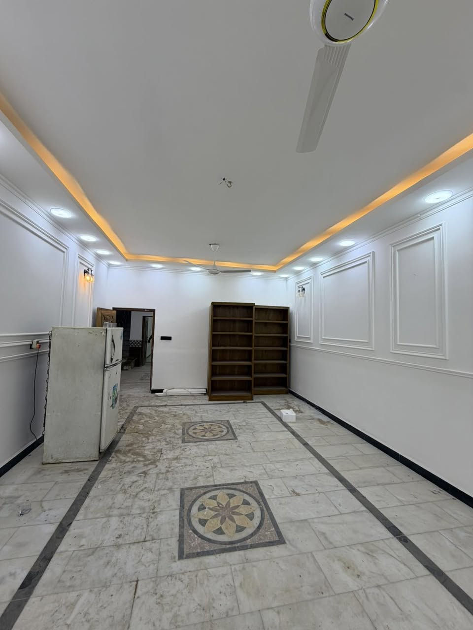 دار للبيع   | ام الخيل الثانية
_______________________________
 الموقع | مميز قرب اسواق السلام 
_______________________________
 المساحة | 234 م2
الواجهة | 9 م
_______________________________
تفاصيل الدار : 
• ارضية مرمر طابقين الدار فارغ جاهز للسكن .
غرف نوم 4 - استقبال - صالة - مطبخ - كراج - صحيات 3 
_______________________________

للاستفسار اكثر زورونا في مكتبنا الكائن في :
ديوانية - الجزائر- مقابل برج الامراء 
مجاور مستشفى الحياة للعيون - د.حسنين
او الاتصـــال على الارقام
***********
***********

#عقارات_الديوانية #الديوانية_حبيبتي
#عقارات#الديوانية_مدينتي
