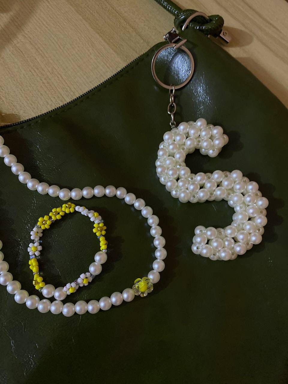 ميدالية حروف باللؤلؤ + قلادة +سوار 
متوفر باللون الابيض او الاسود 
شغلي حسب الطلب ❤️✨
#ميدالية #حروف #العراق #كروشيهcrochet


**إذا كنت صاحب هذا الإعلان وتريد حذفه لأي سبب، رجاءا أرسل رسالة إلى الدعم الفني**