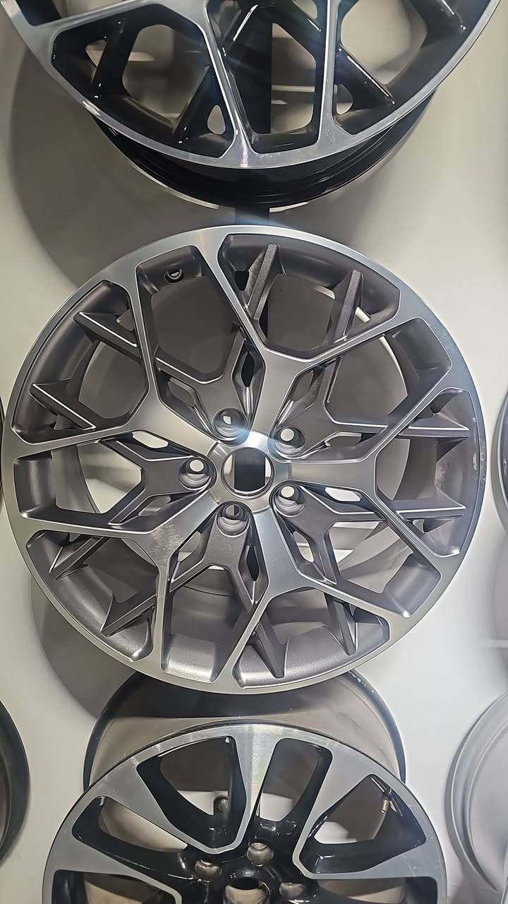 السلام عليكم 
ويلات جيب حجم ٢٠ جديد 
نقشات اصليه مال فول 
موديل 24 
احمدورمزي شارع فلسطين 
 ***********
