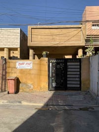 بيت للبيع • ١٠٠م • مدخلين