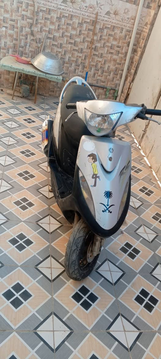 سلام عليكم ماكس عدله للبيع دراجه علا وضعه البلادي كلشي شغال مكينه خرسه سلف هندر كهرباءيات الكفرات ختم واحد ويا المكينه صارله فتره من طالعه من الرمبه المكان حله قضاء القاسم الرقم ***********
