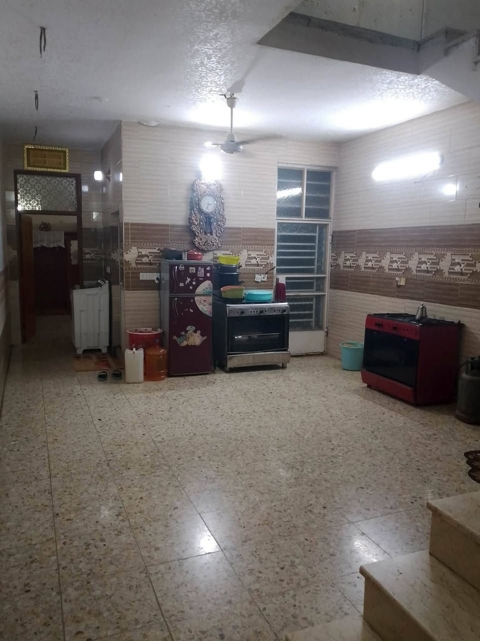 بيت للبيع مساحه 100متر طابق واحد المكان الأمين اسكينه شارع صيدليه هاله وليد ***********
