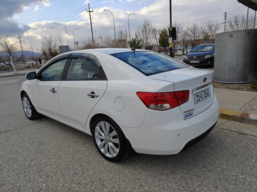 بەناوی خودای گەورە 
کییا سیراتۆ مۆدێل 2012 گێڕ و مەکینە بەشەرت ئیسپانەی لێنەدراوە گێڕ ئۆتۆماتیک 117هەزار ڕۆیشتووە حەقیقی سەنەوی و ڕەقەم تازەیە تا 2026ی مانگی 9 چوار تایەی تازە سپێری دانەبەزیوە بێ بۆێاخ بێ سارد بێ چاڵ و چۆڵی دەعمی بۆ دەعمی بەشەرت دەعمییە کانیشی بۆیاخ نییە   سپی بەفری کێ کییای سیراتۆی دەوێت تاقانەیە  نرخ 117 گەڵاو کەمێک مەعامەلە ژ.م
***********
*********** بنجوين, السليمانية
