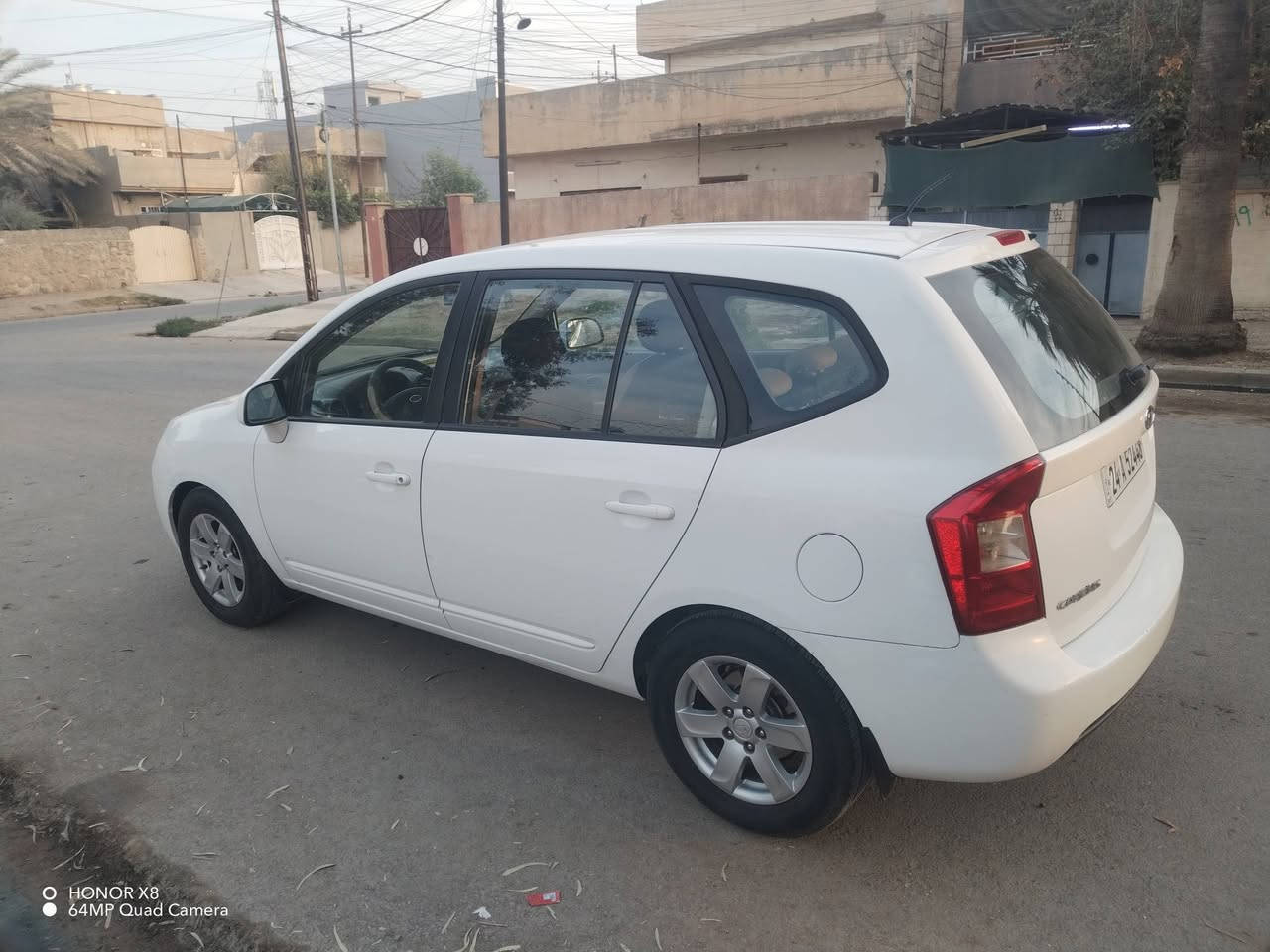 السلام عليكم كيا كارنز ٢٠٠٩ الكير ومحرك بشرط كاربون بانزين 120$ وبيها مجال السياره بايسر موصل ***********
