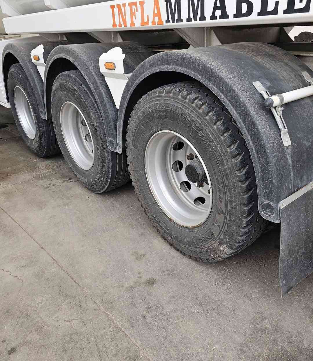 سلام عليكم للبيع تانكي شاكر حداد موديل 2020بيع أو مراوس تانكي بي كتاب ترقيم
العنوان بغداد الجرف للستفسار 
تاير نص عمر***********
