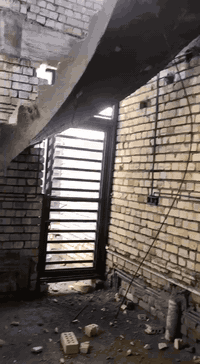 السلام عليكم دار للبيع المساحه 110 متر طابقين زراعي سند 25  تبليط سحب انترنت اناره كلشي متوفر مكانه هورجب قرب منتجع امواج البحر السعر 70 وبي مجال لشراي / ***********
