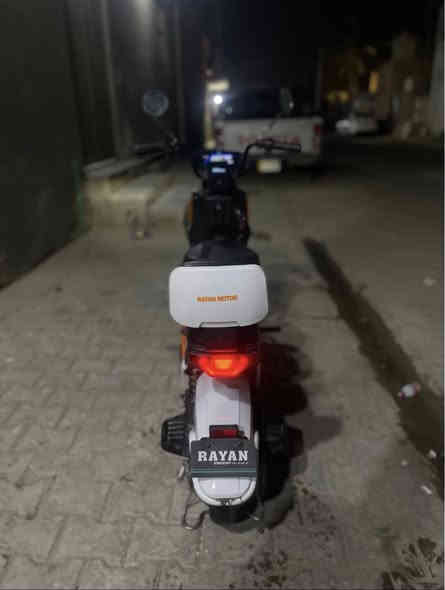 السلام عليكم 
دراجة ريان حجم14 للبيع 
موديل2024
4بطاريات كبار
تشغيل عن بعد موجود 
حساسات شغالة 
التسارع 50حقيقي
اشاير امامي خلفي شغال 
كهربائيات شخالة شرط الفحص 
بريكات امامي خلفي شغال 
شاشة ايباد 
الشاحنة48Vاصلي  
السعر 225 
العنوان نجف حي ميسان ***********
