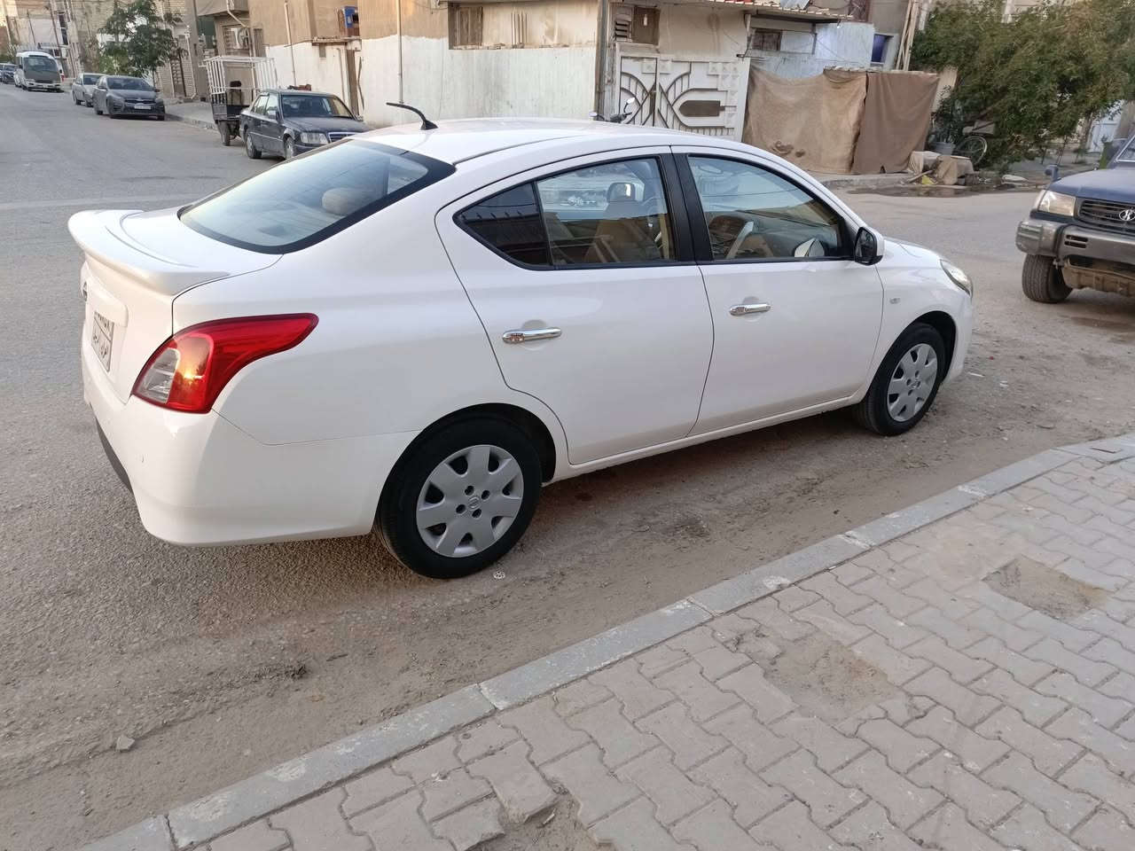 السلام عليكم البيع نيسان صني موديل 2021 رقم اربيل سياره جاهزه مكينه كير حداديه تخم  سياره مكفوله كفاله عامه ماشيه 64 السعر 113 وبيه مجال الطيبين الهاتف ***********
