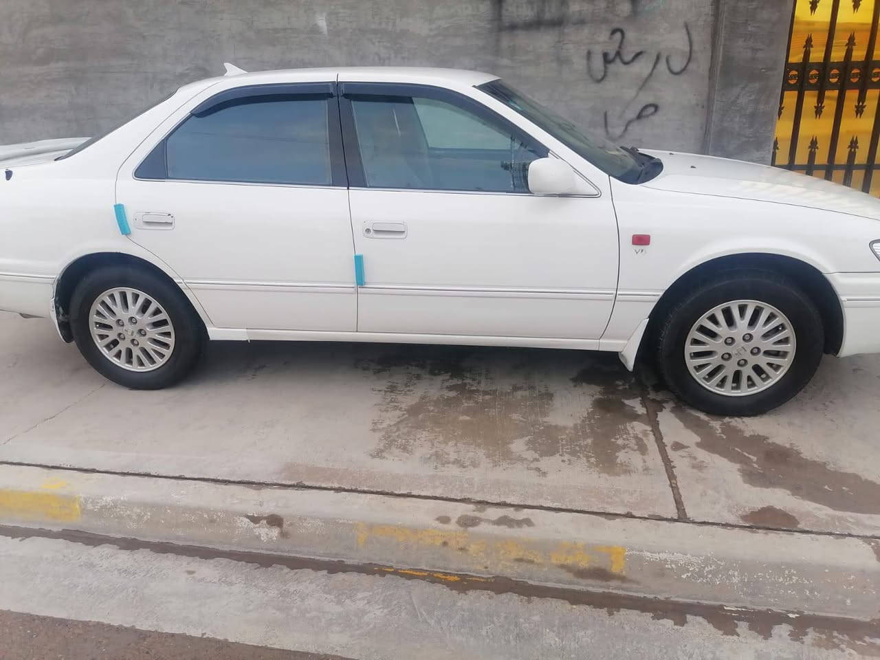 سلام عليكم كامري موديل 2001مكفوله محرك 6سرندر سياره مابيه نقص من تبريد ومحرك وكير وصدر كله جديد مكان سياره الفلوجه مامتواجد عل فيس سعر 90      ***********
