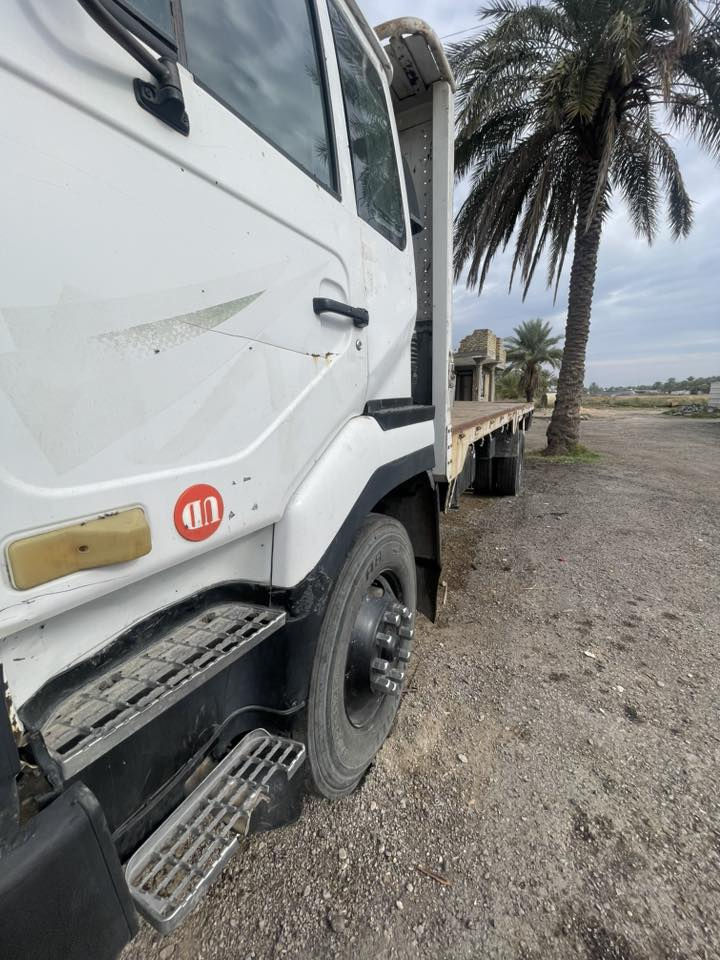 السلام عليكم للبيع نيسان يودي موديل 2002 مكينه كير شواصي كفاله 4طن رقم بغداد بسمي مكاني بغداد   سعر 150$ وبيه مجال اي ستفسار ***********
