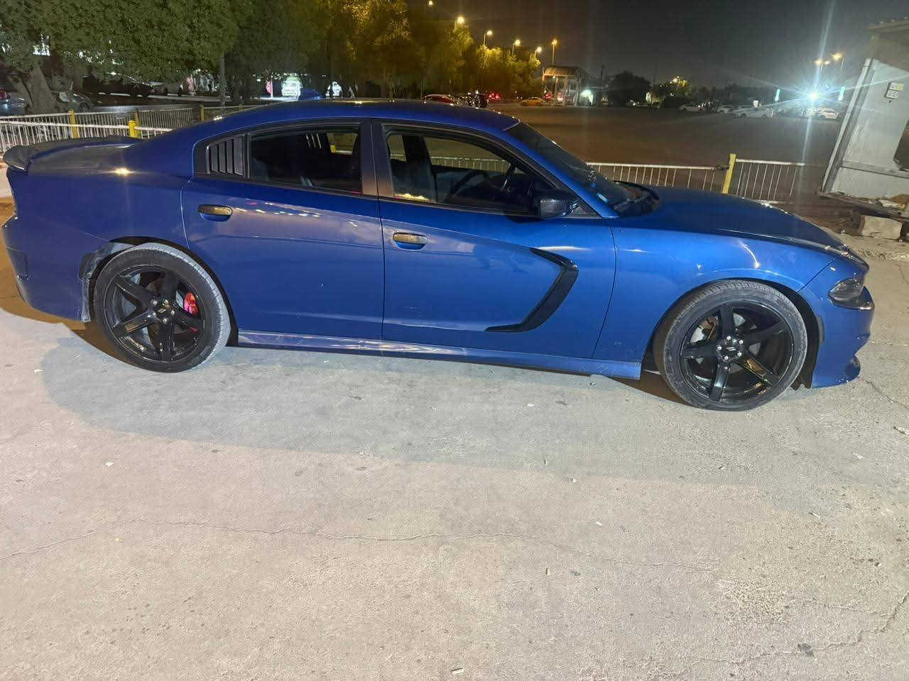 السلام عليكم للبيع جارجر موديل 22 اصل GT حادث ٣ قطع جاملغ تبديل وباب تبديل نفس الون اصليات  وبنيد نفسه مصلح يعني السياره قطعه وحده صبغ رقم بغداد أب اسمي حصرآ ماشيه ٦٠الف ميل كامله من كل النواحي رايده 215 $ يعند شددتين و 15 مكاني بغداد ***********
