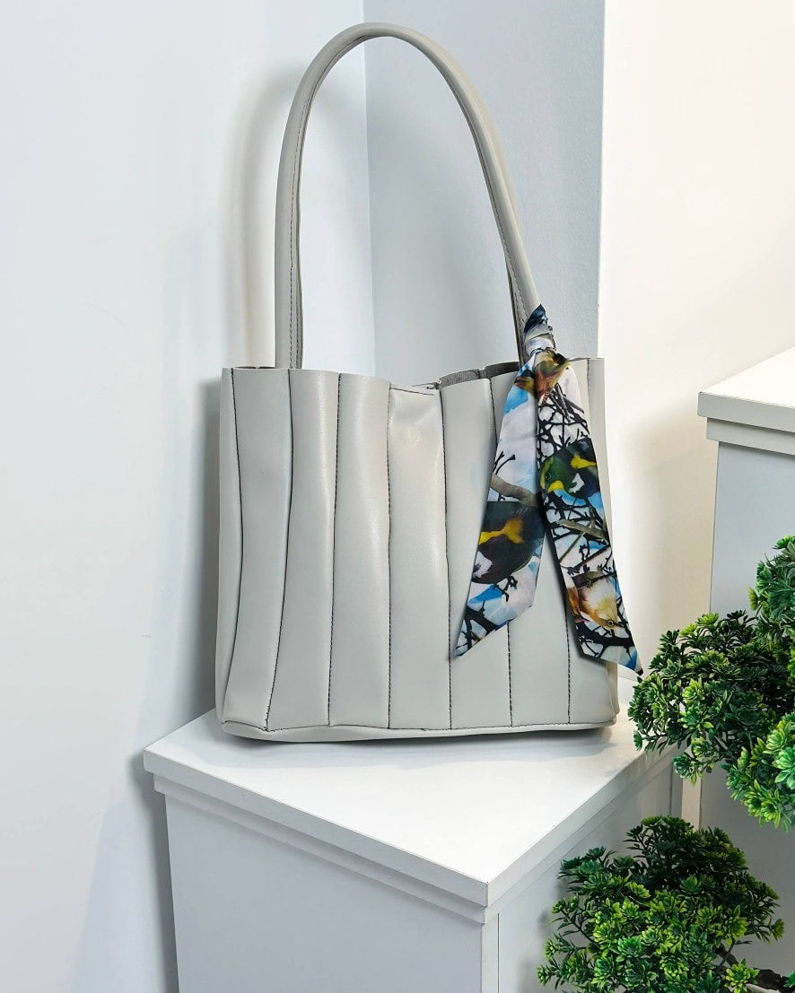 جنط نسائي
سعر المفرد 12 آلاف دينار
سعر الدرزن 90 ألف دينار
قياس 25 × 32 سم 
واتس اب :***********
واتس اب :***********
