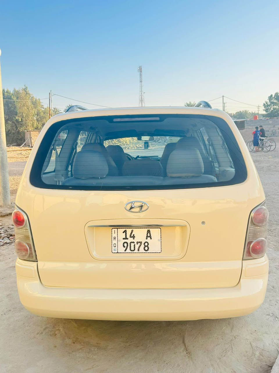 سلام عليكم للبيع هونداي ترانجيت مديل 2006 وارد خليجي بدون حادث فثط صبغ عام جماليه محرك كيرر جديد 7راكب جاهزه من كلشي حداديه جديده تايرات جديد بسمي انكليزي تحويل مباشر السعر 78 للتواصل على رقم *********** حلة, بابل
