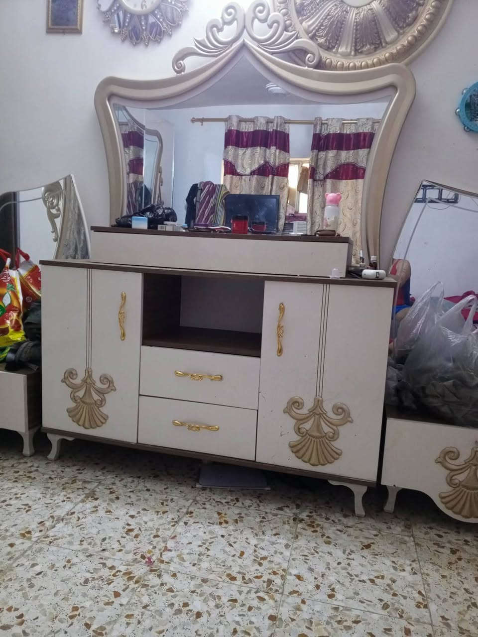 غرفه تركيه ٨ قطع نضيفه سعر ٦٠٠ العنوان بابل   ***********
