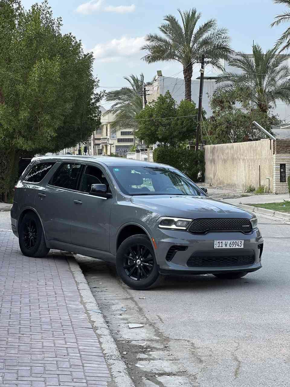 السلام عليكم🙋🏻‍♂️.           السعر 👈🏻233👉🏻 وبيها مجال
من رخصة الادمن المحترم .
للبيع سيارة دورانجو 2023 اصل اصل 
R/T 5700
وارد امريكي 
لون مميز اسمنتي 🩶
السيارة بيها الباب الخلفي والباقي مكفول 
كفالة عامة بچم كبس بدون ايرباكات شواصي
لغود كفالة 
صور الحادث مرفقة بالمنشور مع السونار
مواصفات السيارة 7 راكب 3 قطع تبريد 
كشنات جلد كشنات كهرباء تحكم ستيرن
جهتين مثبت سرعة حساسات امامية 
خلفية + رادارات 
معروفة مواصفات ال RT
رقم السيارة بغداد بأسمي مكاني بغداد
السعر $233 وبيها مجال 
للتواصل ***********
