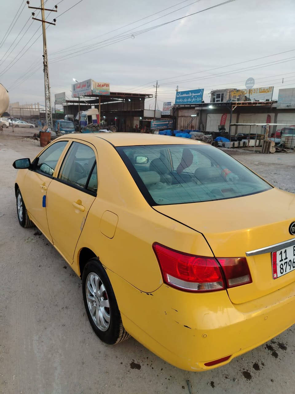 السلام عليكم بي وايدي جي ٣ سياره كل نقص مابيها سياره بلاديه كير مكينه كشر لا صبغ لا تبديل فقط بس الدعاميه مبدله تخم تاير  حداديه جديده مصفره هيئه غرامه تاخذ صافي وسياره شرط التحويل سنويه لل 2031 والي ميحول لا ايخابر مكاني بغداد بسمايه ***********
