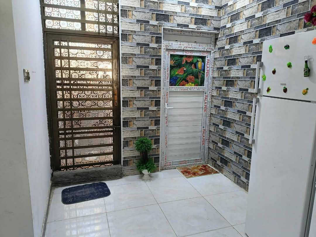 بيت للبيع 🏠بناء حديث مساحته 120متر 

طابو زراعي سند  25 واجهه 8

يحتوي على  3غرف نوم وكنيدور واستقبال ومطبخ وصحيات 

الموقع  🌏 شارع80خلف بانزيخانا الاضواء بااربع افرع 

الاستفسار الإتصال بالرقم  ‎***********متوفر واتساب
