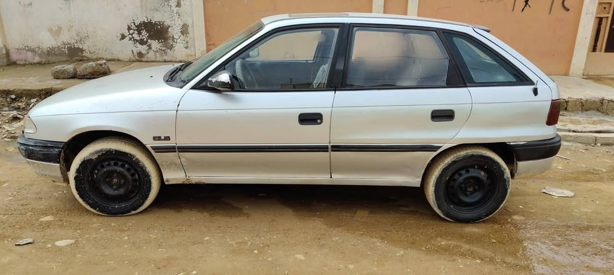 استره موديل 1993
كير محرك شرط 

بيها تصليهات بسيطه 

سنويه عضم بسمي 

شرط الوكاله التحويل 

السعر 42 بل تليفون ماكو قفل تجي تشوف وتدلل 

***********
