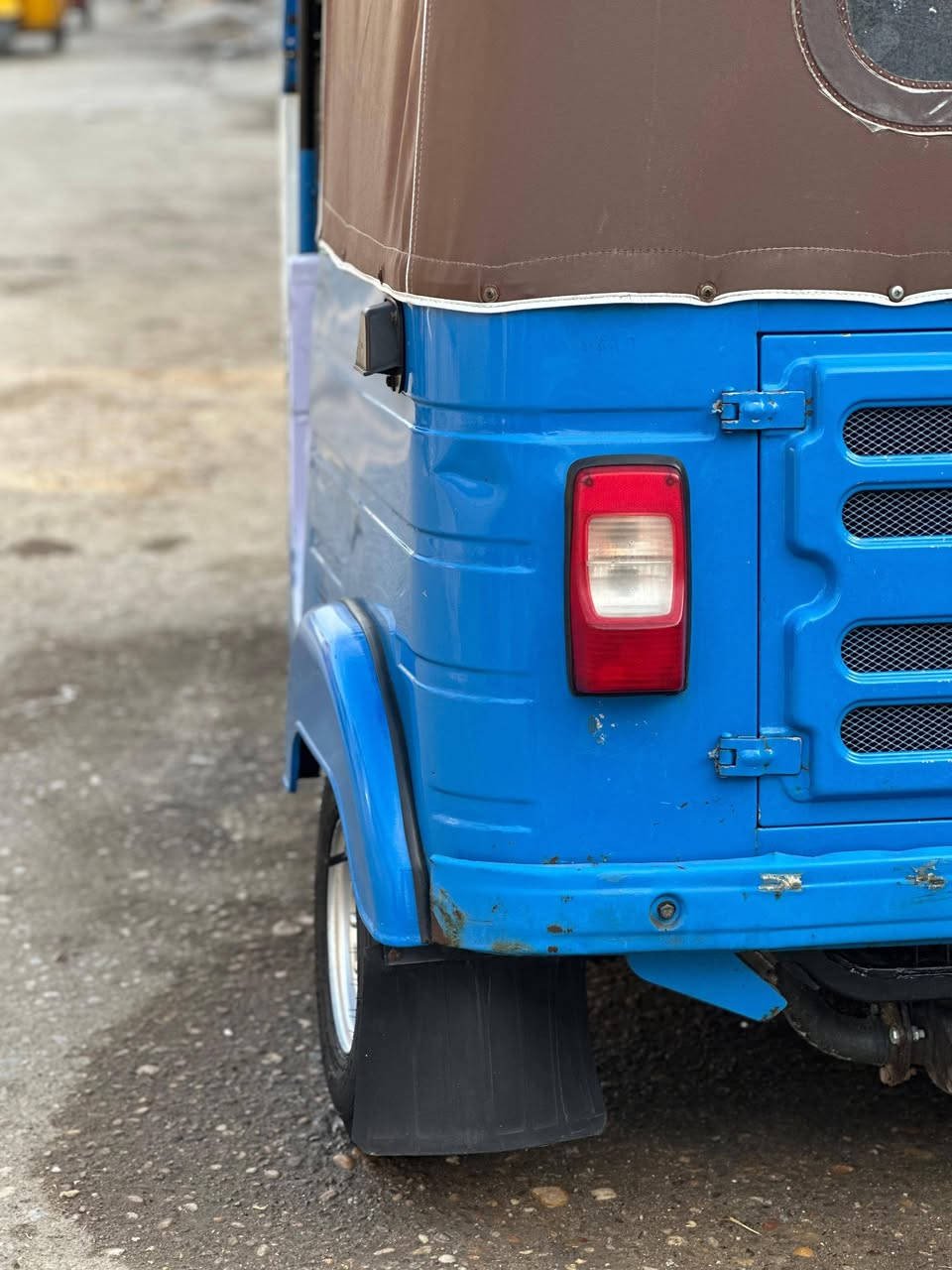 السلام عليكم تكتك 20رقم عربي سعر 6300وبيه مجال ***********
