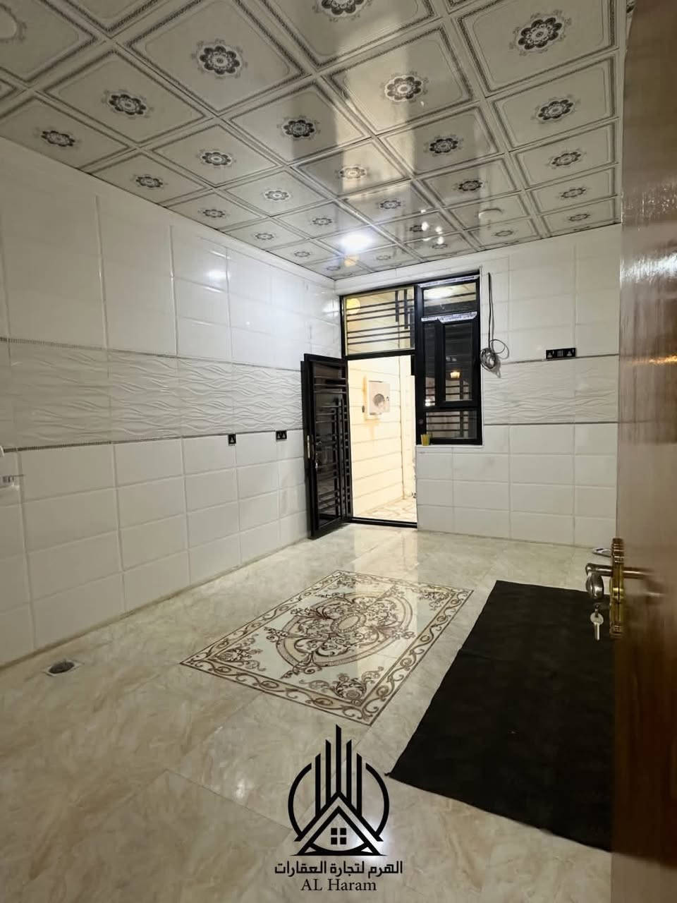 #حي_الوفاء - على حديقة جهة الميلاد 📍
دار 150 متر وجه 7.5 على حديقة طابقين

الطابق الاول : غرفتين نوم - صاله - استقبال - مطبخ - صحيات خارجيه - منور 

الطابق الثاني : غرفتين نوم - صاله - صحيات 

البناء طابوك السقف صب كونكرت

السعر : 235 مليون

للأستفسار 

سجاد مؤيد 

***********
***********

عنوان المكتب : خدمي سيف سعد - مقابل جامع محمد الجواد - على الشارع الرئيسي مباشرةً 📍
