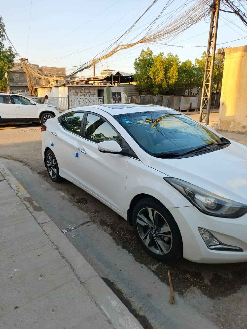 السلام وعليكم
النترا 2015 وارد خليجي GLs سيارة ليمتد فتحة سقف بصمة تشغيل كشنات كهربائية قطعتين تبريد مري شفط حساسات خلفية بيها قطعة وحدة مكاني بغداد حي الخضراء 
رقمي ***********
