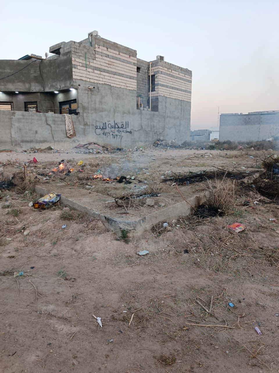 قطعه ركن للبيع في الجزيره شارع زين العابدين كاع الدكتور قرب مدارس الهادي مساحة ٢١٠ متر بيهه بتلو طابو زراعي سند ٢٣ السعر 40مليون وبيهه مجال 
***********
