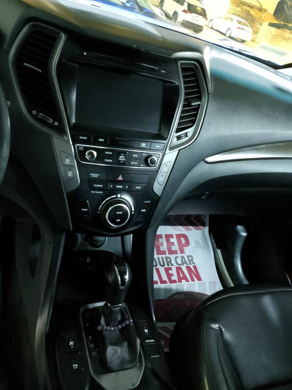 سننتافي ٢٠١٧ وارد كندا
محرك ٢٠٠٠ تيربو لمتد سبورت.
بدون ايرباك الصبغ قطعتين جاملغ امامي ايسو وبنيد وحاليا نفسهن بحاجة الى صبغ.
المواصفات معروفة ومثبتة بالصور.
والجامة الامامية بحاجة الى تبديل. للبيع السعر ١٤٠٠٠ $
للتواصل واتساب ***********
