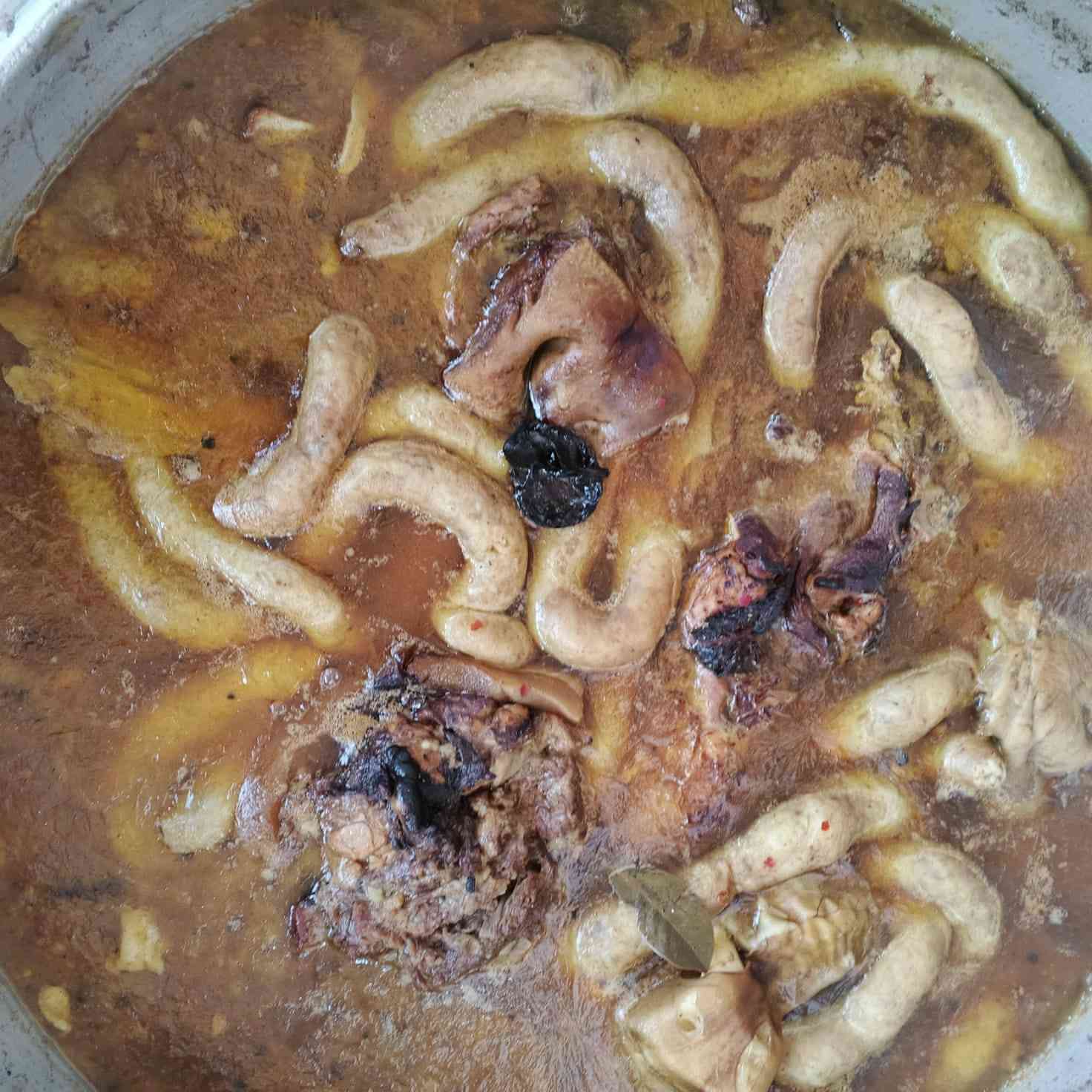 🍲  مطبخ أونلاين أكل بيتي بطعم أصيل ونَفَس طيب 👌
كلشي طازج ونظيف، وطبخنا يوصلك حار ولذيذ.
دولمه، باجة، مرق، ومحاشي حسب الطلب 😋
نستقبل طلباتكم يوميًا والتوصيل متوفر 🏍️🚗 رقم الحجز *********** 💖
