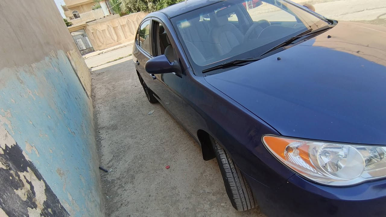 انترا امريكي موديل 2010 محرك 20 محرك وكير شرط تبريد داخله كلش نضيف بيه قطعه لو قطعتين وبيه تقحيل ومكانين بارد سنويه وهزه جيده سعرا 88استفسار ***********

