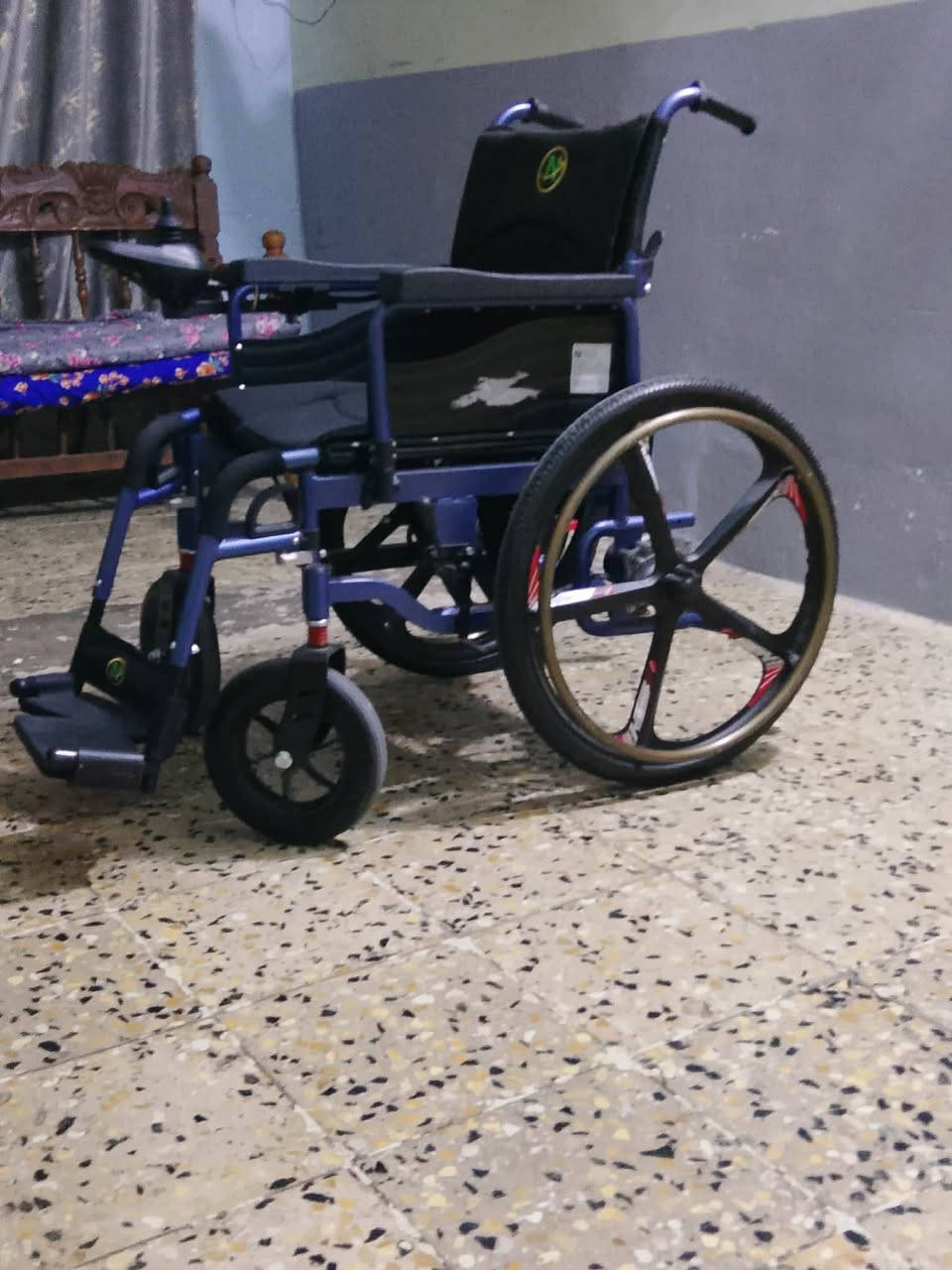 سلام عليكم عربانه مال معاقين البيع جديده مامستخدمه السعر 450
وبيها مجال الطيبين تصال 
 ‏‪***********.  مكاني العزه جديده
