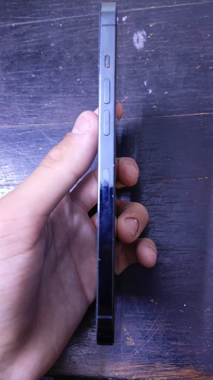 ايفون 12pro max للبيع جهاز مبدل شاشه اصلية مبدل بطاريه فيس ايدي مايشتغل بي كسر بلضهر بسيط اوربي ذاكرة256 جهاز يخبل سعر350قفل واتساب ***********
