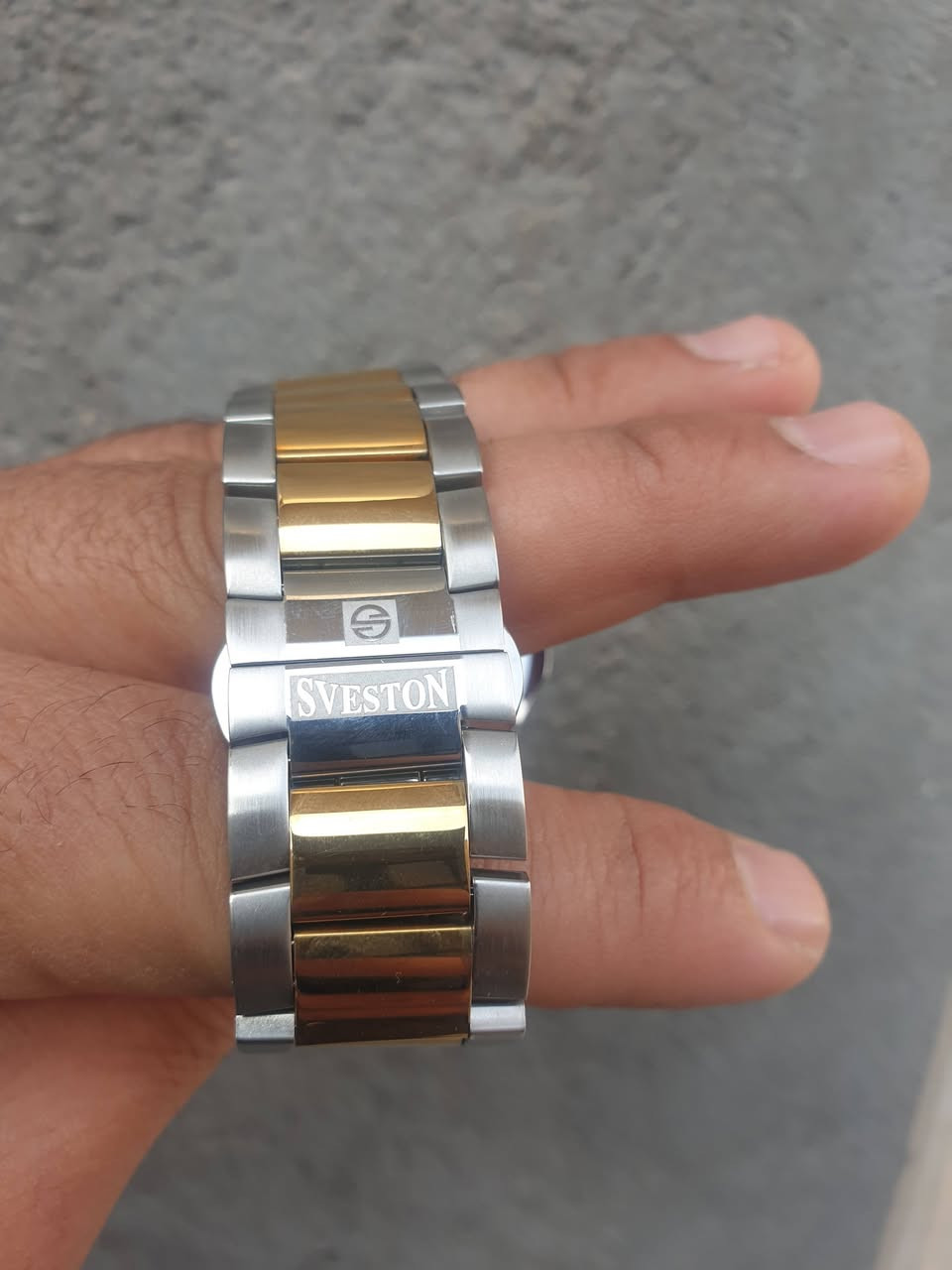 ساعة للبيع او مراوس حسب القناعة النظافة ٩٨ بالمية  هذا أسم الساعة SVESTON  سفيستون احد الشروط اصلية


**إذا كنت صاحب هذا الإعلان وتريد حذفه لأي سبب، رجاءا أرسل رسالة إلى الدعم الفني**