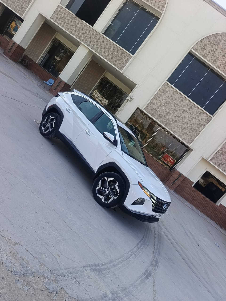 سلام عليكم توسان امريكي فول مواصفات موديل 2022سياره بيه بنيد كلير وجملغ الامامي صبغ  بدون داخل شراط مكينه 2500سياره فول نظافه وجمال ماشيه 65الف تحويل وكالة بشراط ابيع او مراوس حسب الاقناعه مكان الحله الحمزه الغربي تواصل ***********((سعر195وبيه مجال بصيط))
