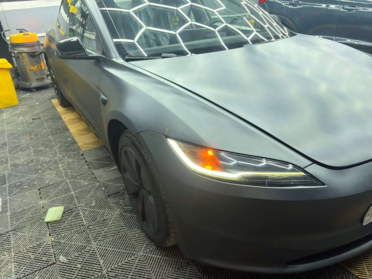 تيسلا 3
2024 لون مات رصاصي

‎صبغ تغير لون
ماشيه ٦٠٠٠ مايل 
بغداد بسمي
تك ماطور
سعر١٦٧٥٠$


**إذا كنت صاحب هذا الإعلان وتريد حذفه لأي سبب، رجاءا أرسل رسالة إلى الدعم الفني**