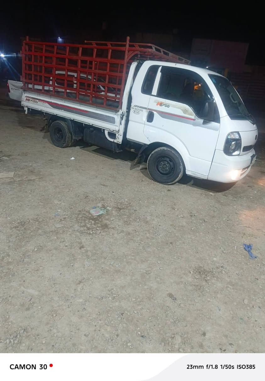 ***********
سلام وعليكم كيا حمل، 2014 2700كفالة عامة
كير ومكينه وكسل وشاصي ولاقطرت صبغ تخم  تاير تبريد شغال السعر 105وبيه مجال
