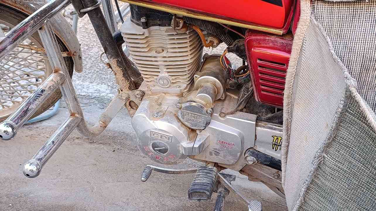 دراجة سيفان نظيفة جدا محرك فول برغي ما مفتوح السعر 500 بي مجال مكاني مندلي 
‏‪0780 020 7728‬‏
