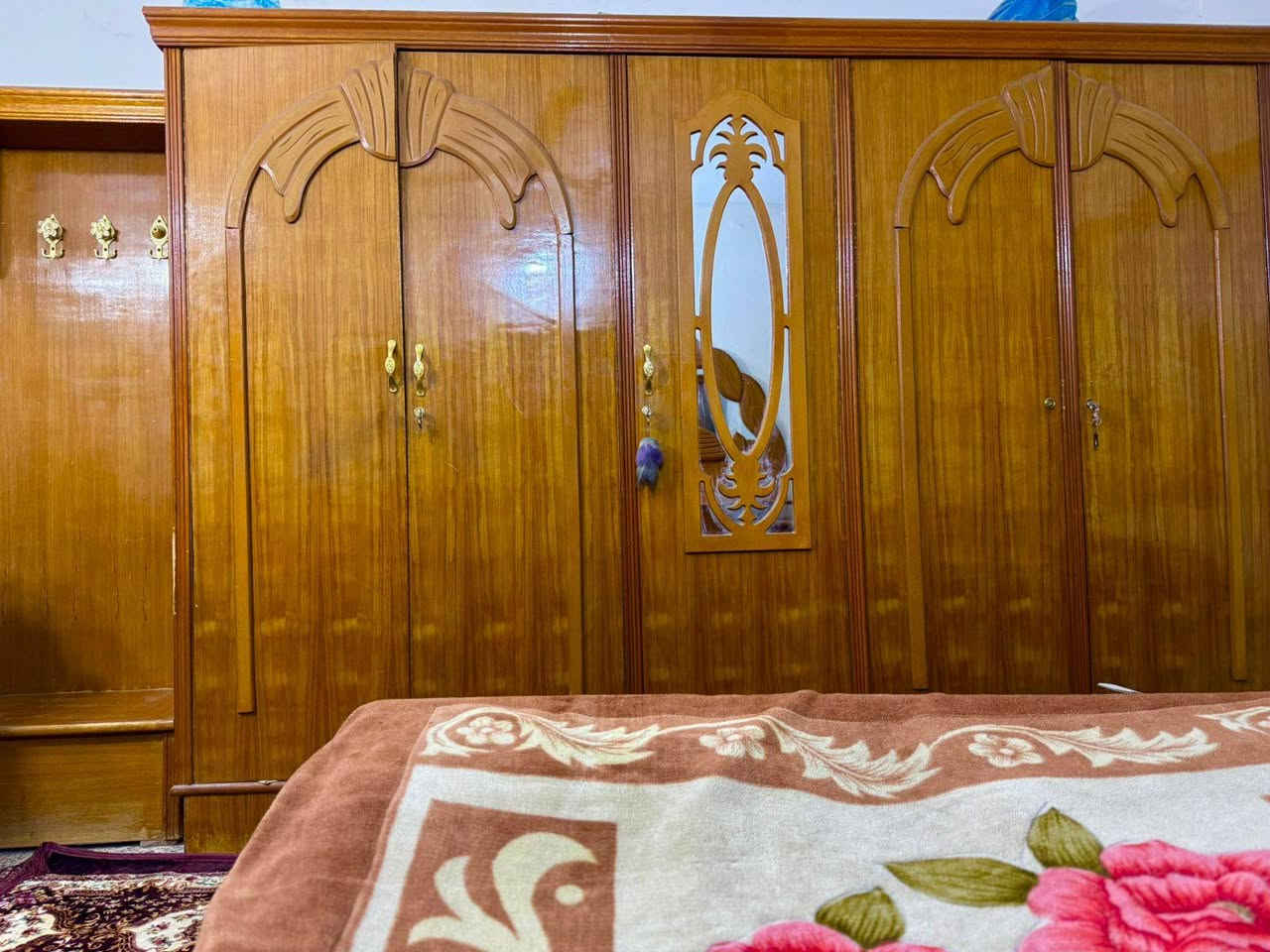 غرفه للبيع سعر مناسب هاتف ***********
